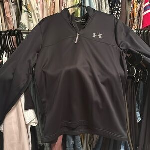 Under armor women’s M black 1/2 zip.
